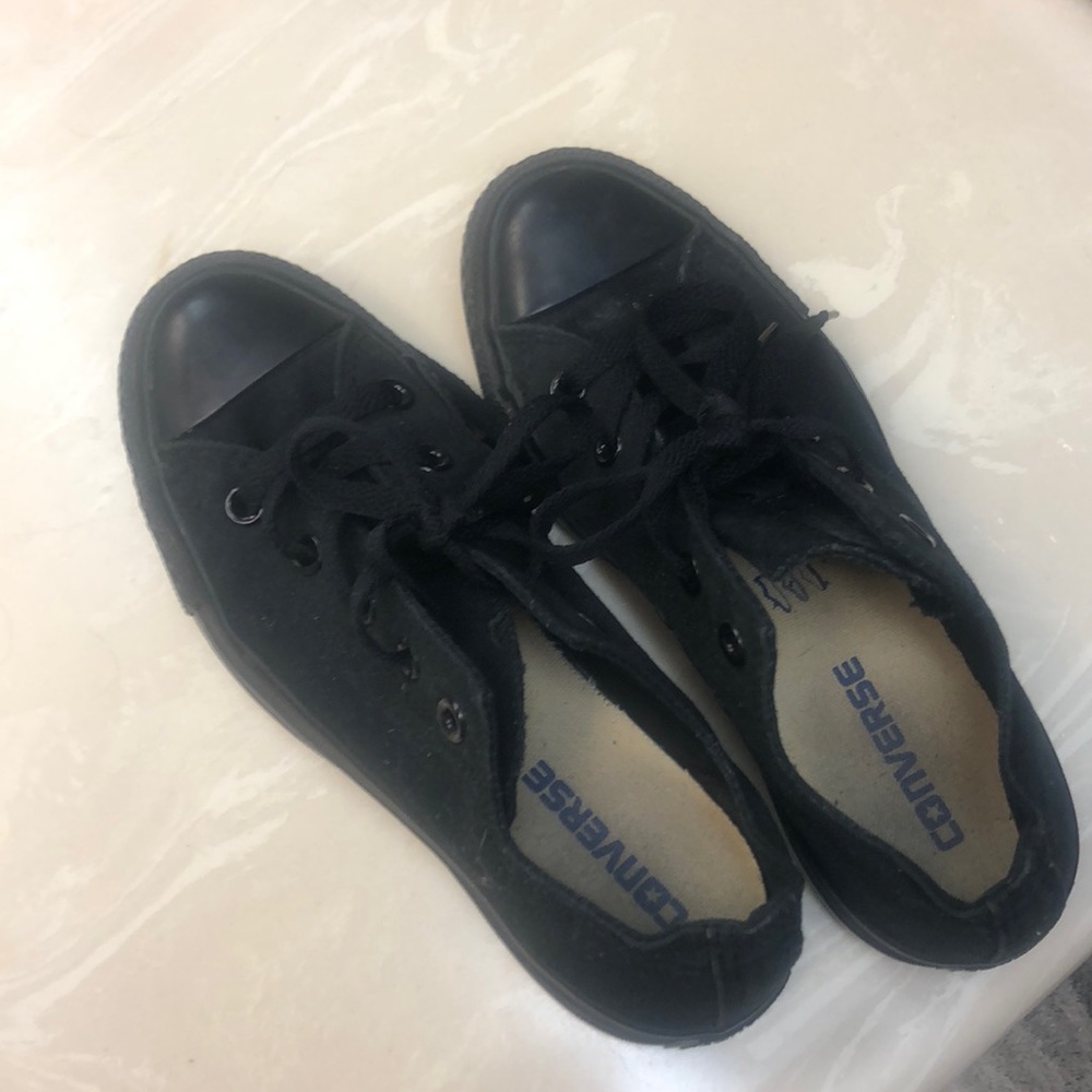 Black converse women’s 6